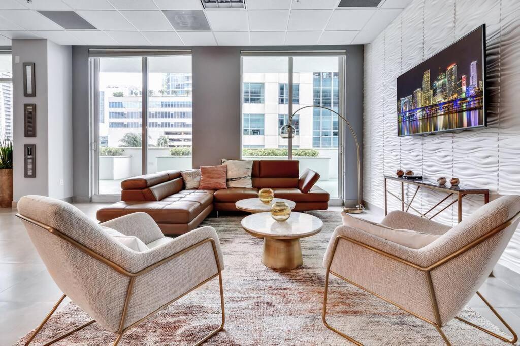 Lovely In Brickell -2 Beds And Free Parking Apartment *